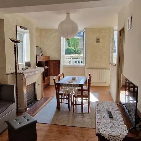 Appartement Dans Maison De Ville - 4 Personnes Oloron-Sainte-Marie Exterior photo